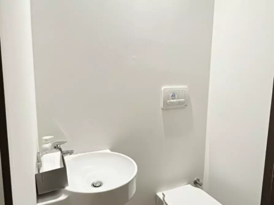 Immagine 11 di Ufficio in affitto  in via Scrovegni a Padova