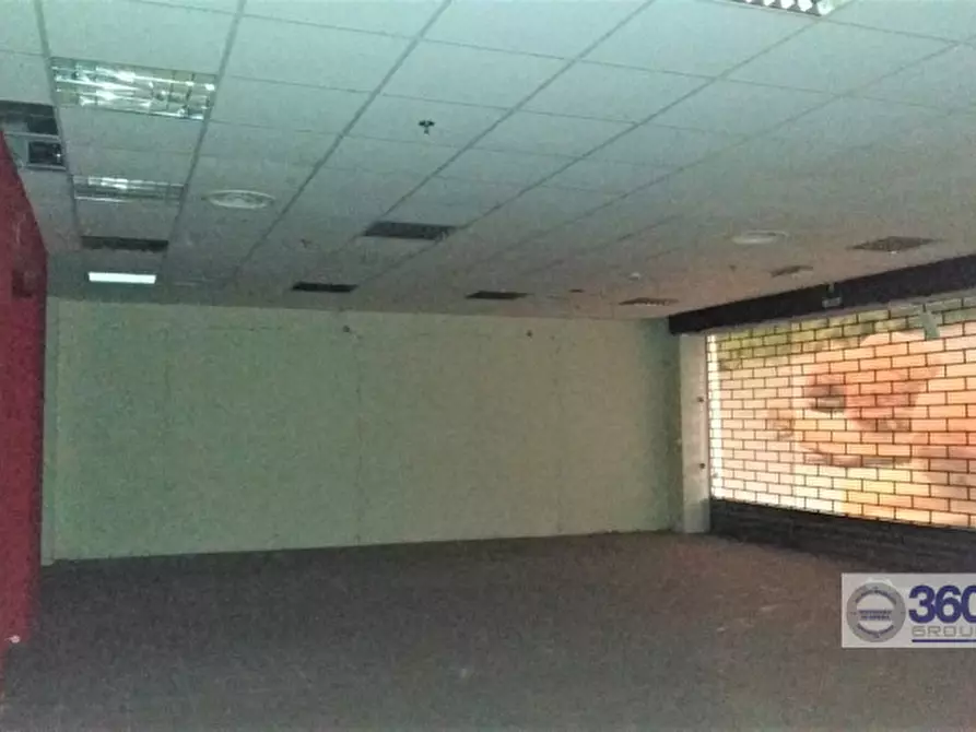 Immagine 9 di Negozio in affitto  in via roma a Corte Franca