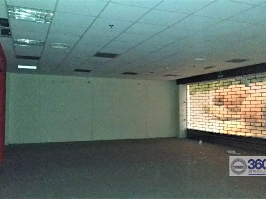 Immagine 10 di Negozio in affitto  in via roma a Corte Franca