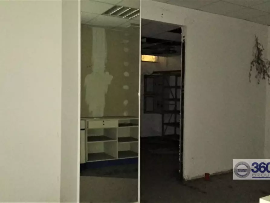 Immagine 11 di Negozio in affitto  in via roma a Corte Franca