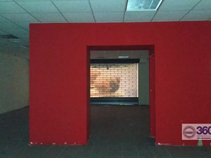 Immagine 13 di Negozio in affitto  in via roma a Corte Franca