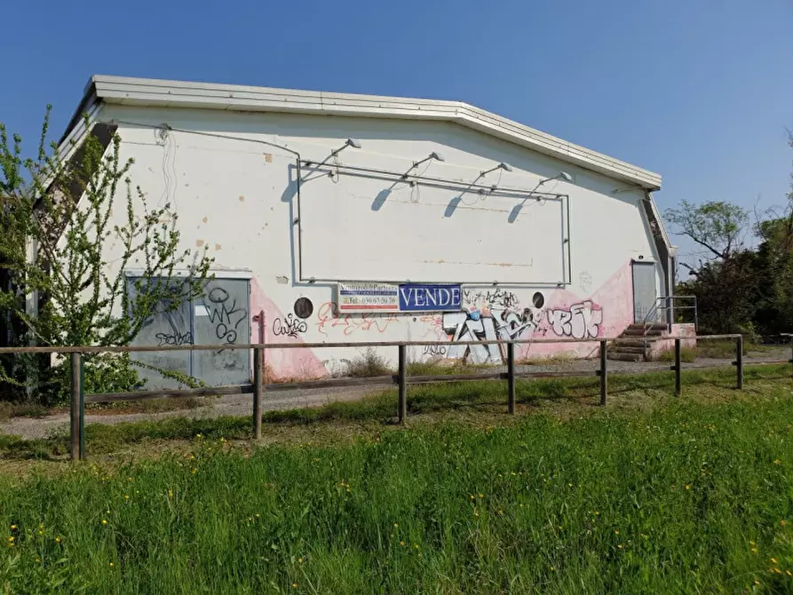 Immagine 1 di Terreno in vendita  a Puegnago Sul Garda