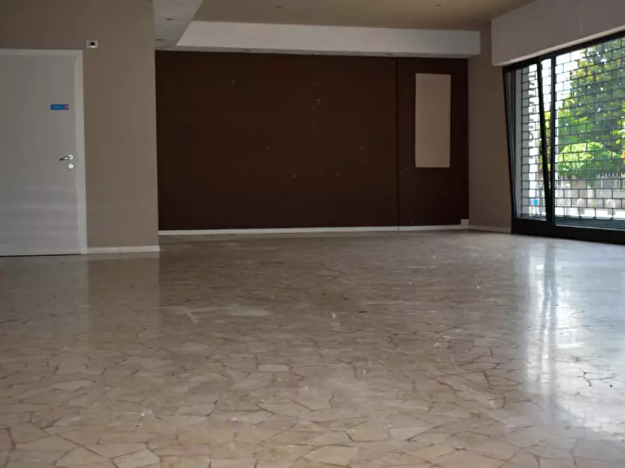 Immagine 2 di Negozio in affitto  a San Giorgio Delle Pertiche