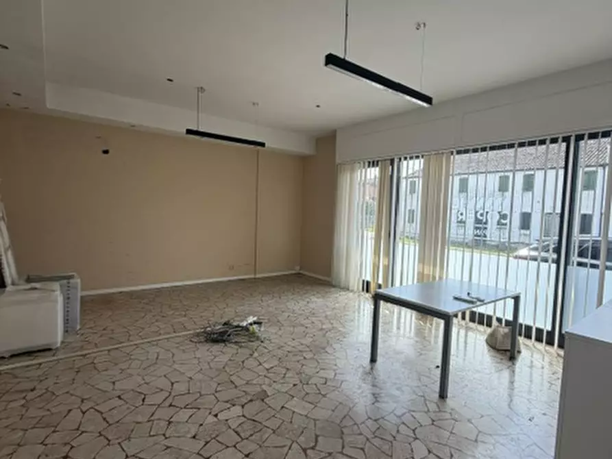 Immagine 2 di Negozio in affitto  a San Giorgio Delle Pertiche
