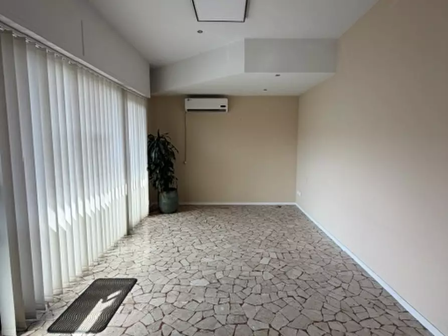 Immagine 4 di Negozio in affitto  a San Giorgio Delle Pertiche