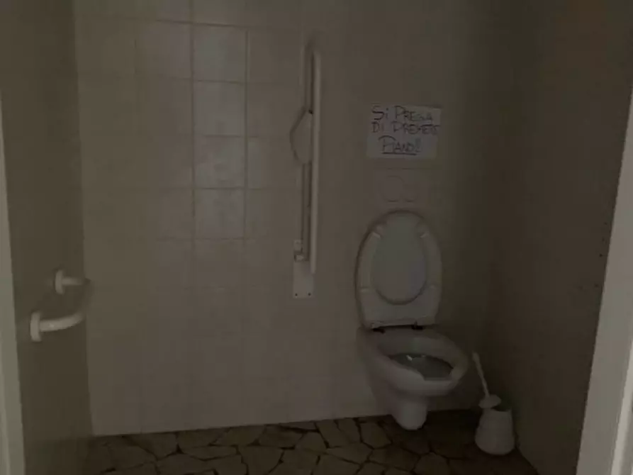 Immagine 8 di Negozio in affitto  a San Giorgio Delle Pertiche