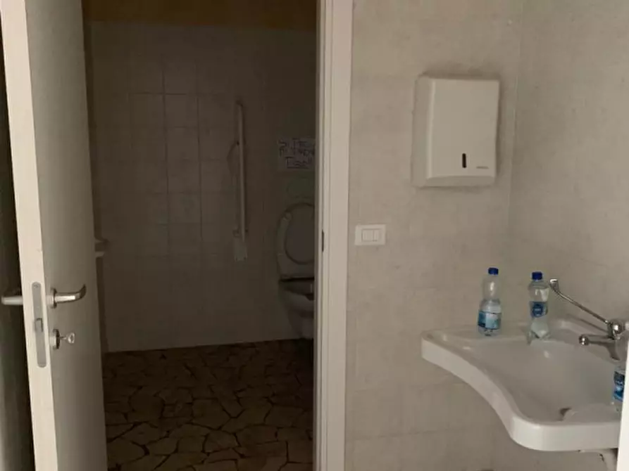 Immagine 9 di Negozio in affitto  a San Giorgio Delle Pertiche