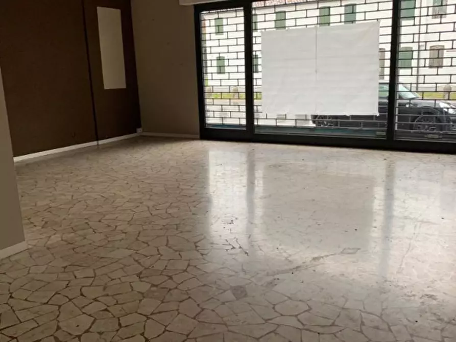 Immagine 10 di Negozio in affitto  a San Giorgio Delle Pertiche