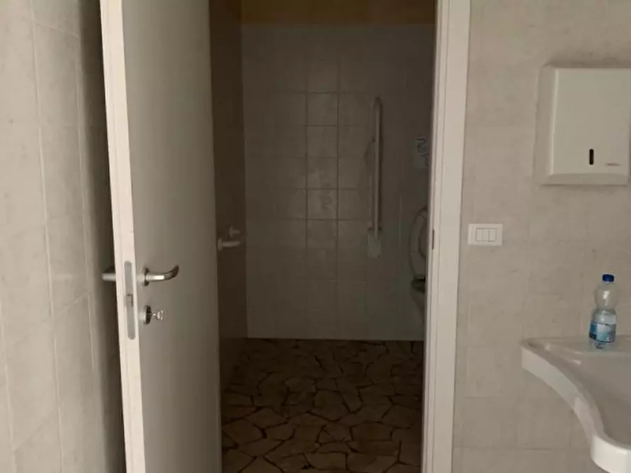 Immagine 12 di Negozio in affitto  a San Giorgio Delle Pertiche