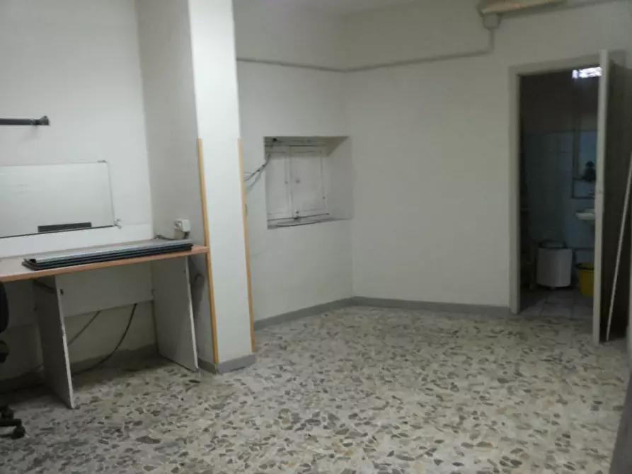 Immagine 5 di Negozio in affitto  in Vico Nocelle 45 a Napoli