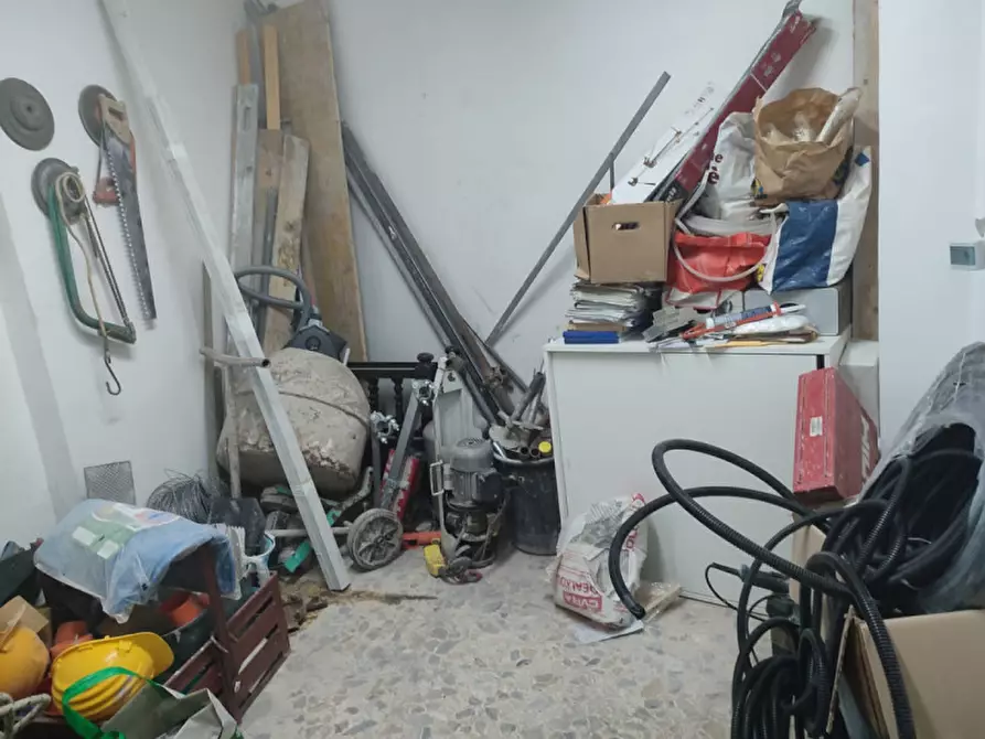 Immagine 10 di Negozio in affitto  in Vico Nocelle 45 a Napoli