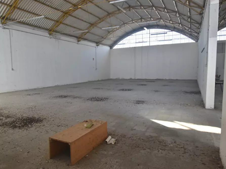 Immagine 11 di Capannone industriale in vendita  a Quartu Sant'elena