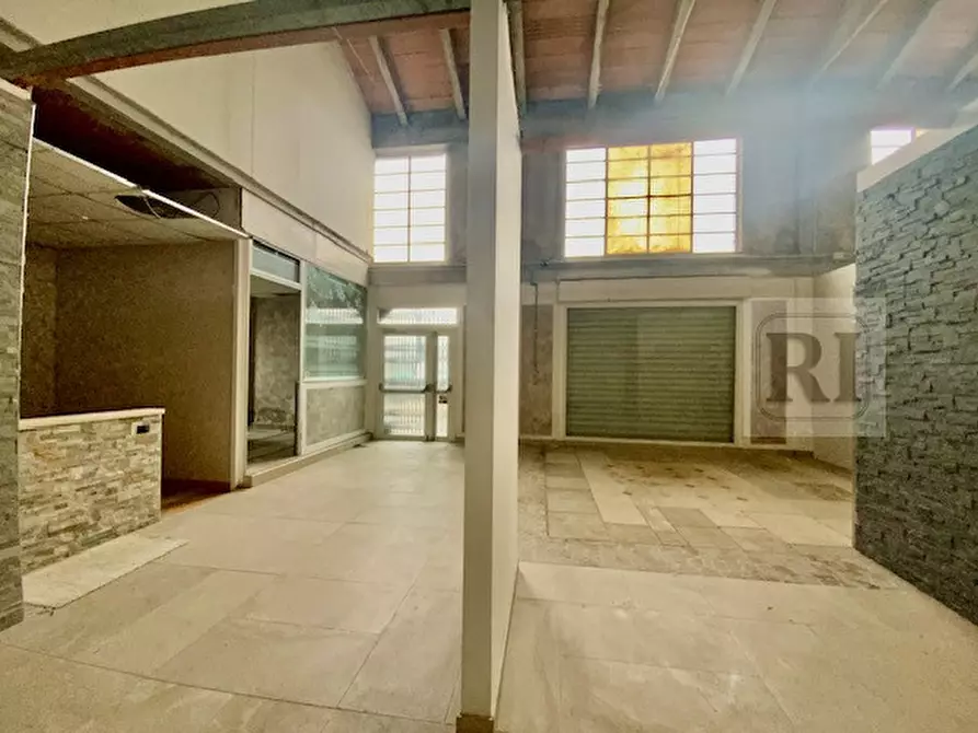 Immagine 2 di Capannone industriale in vendita  a Rubano