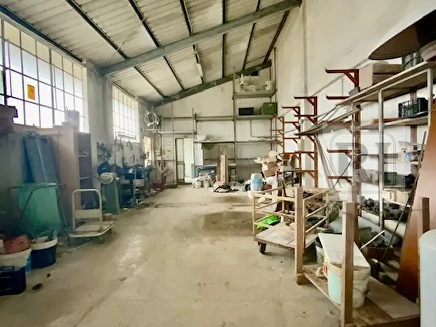 Immagine 10 di Capannone industriale in vendita  a Rubano