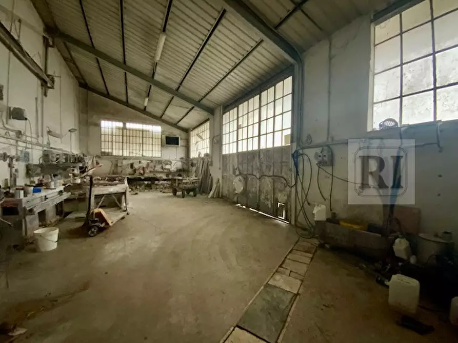 Immagine 11 di Capannone industriale in vendita  a Rubano