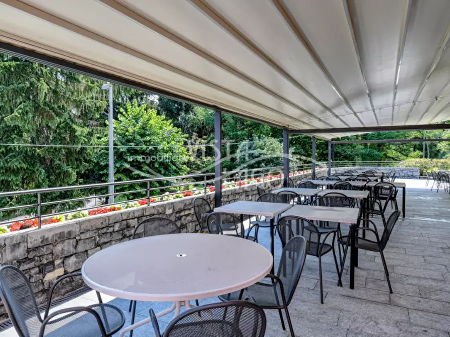 Immagine 8 di Attività commerciale in vendita  in via Pisani Dossi, 17 a Como