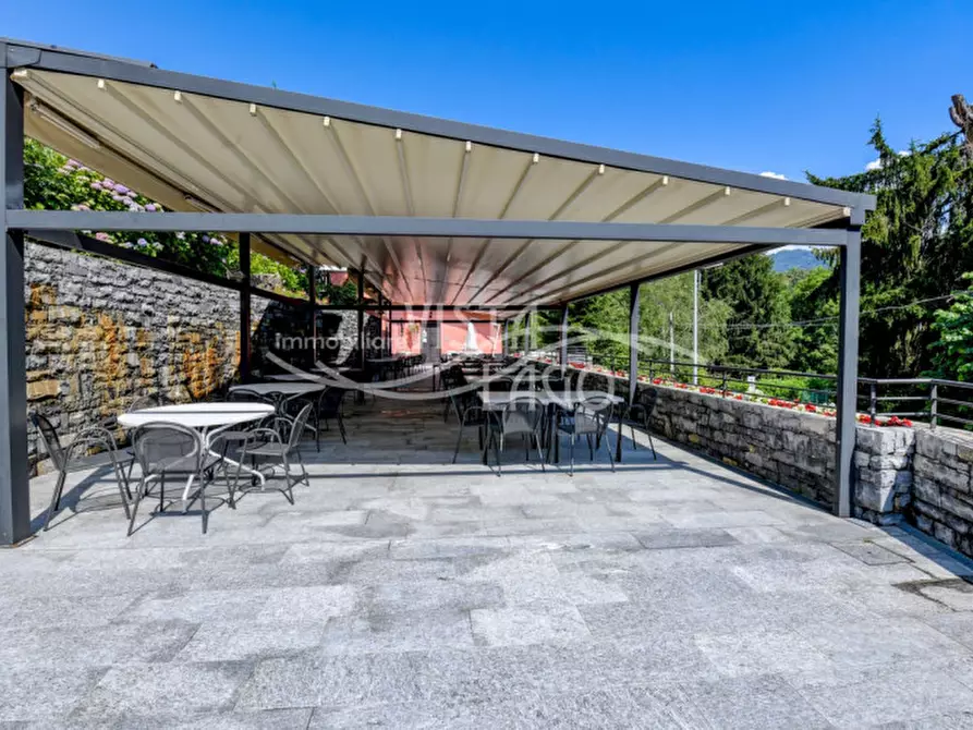 Immagine 9 di Attività commerciale in vendita  in via Pisani Dossi, 17 a Como