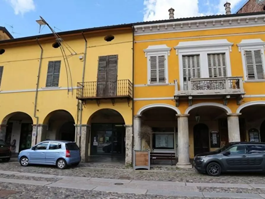 Immagine 1 di Appartamento in vendita  in Piazza Unità d'Italia, N. 2/17/19 a Novellara