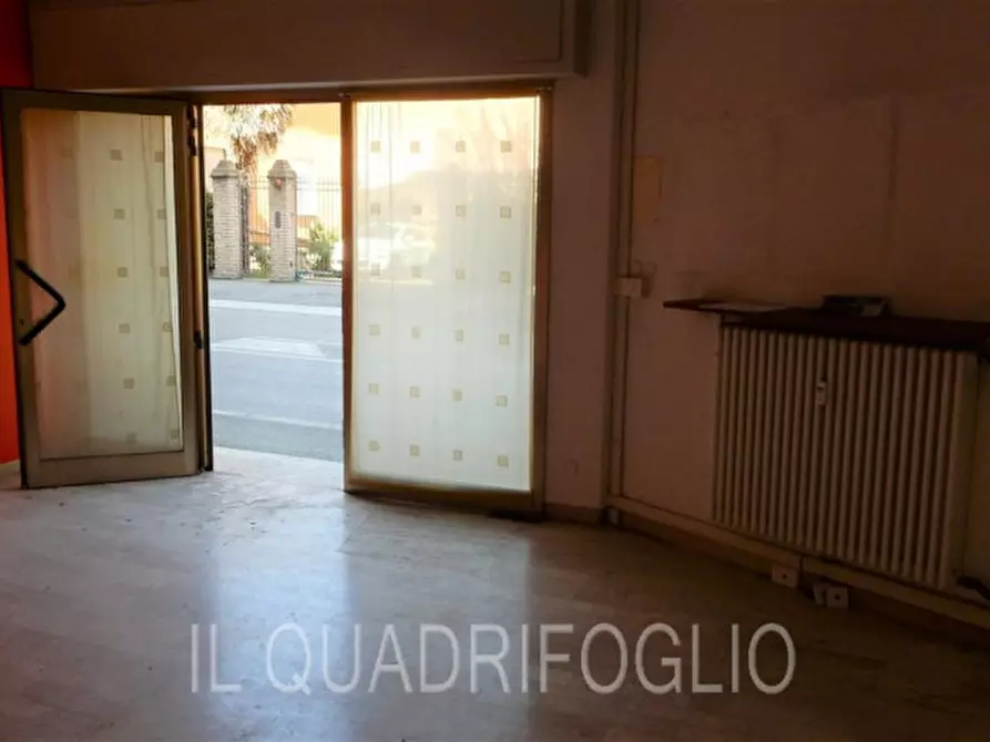 Immagine 4 di Negozio in vendita  a Cesena