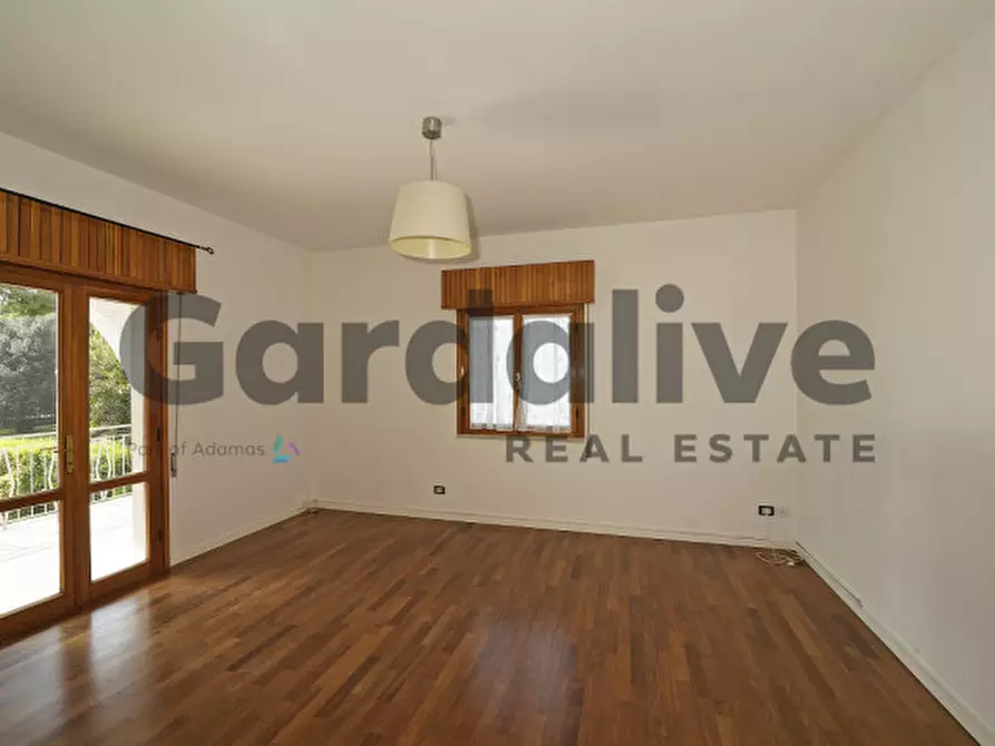 Immagine 2 di Villa in vendita  a Padenghe Sul Garda