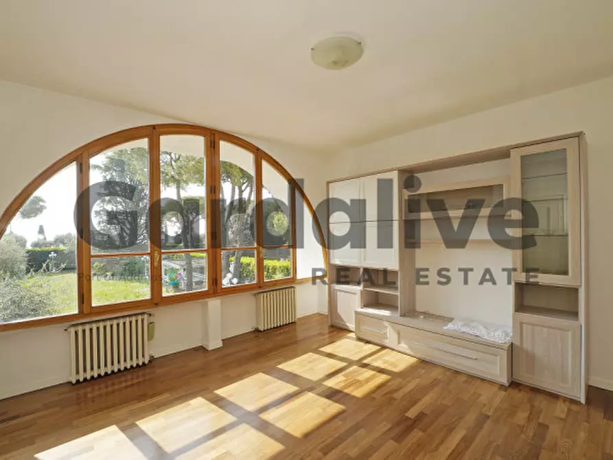 Immagine 5 di Villa in vendita  a Padenghe Sul Garda