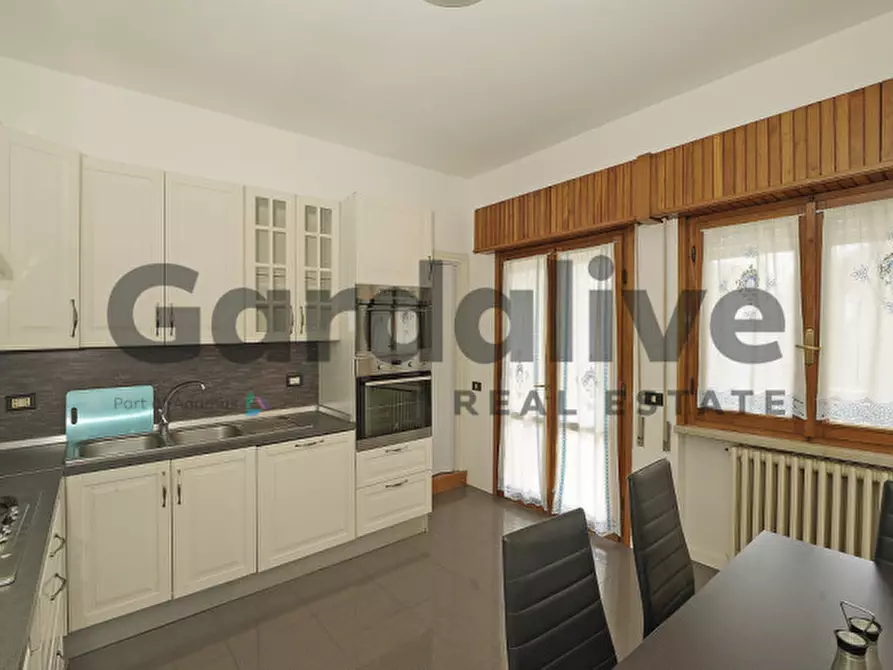 Immagine 6 di Villa in vendita  a Padenghe Sul Garda