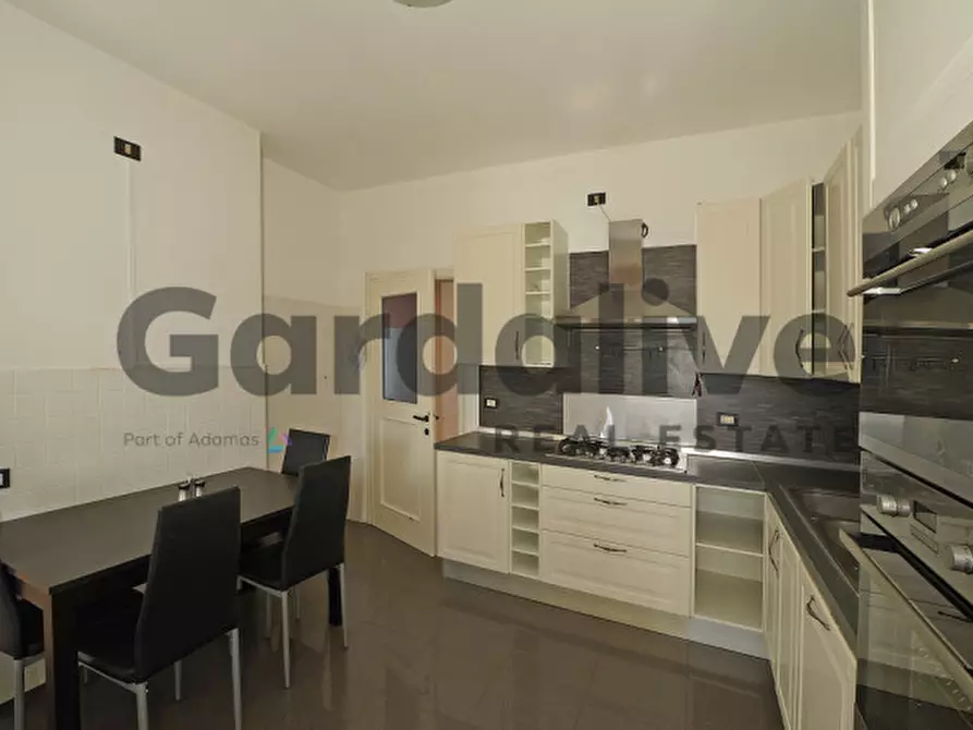 Immagine 8 di Villa in vendita  a Padenghe Sul Garda