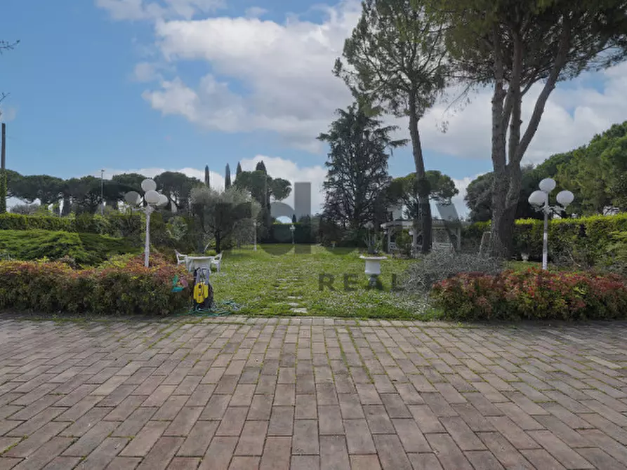 Immagine 23 di Villa in vendita  a Padenghe Sul Garda