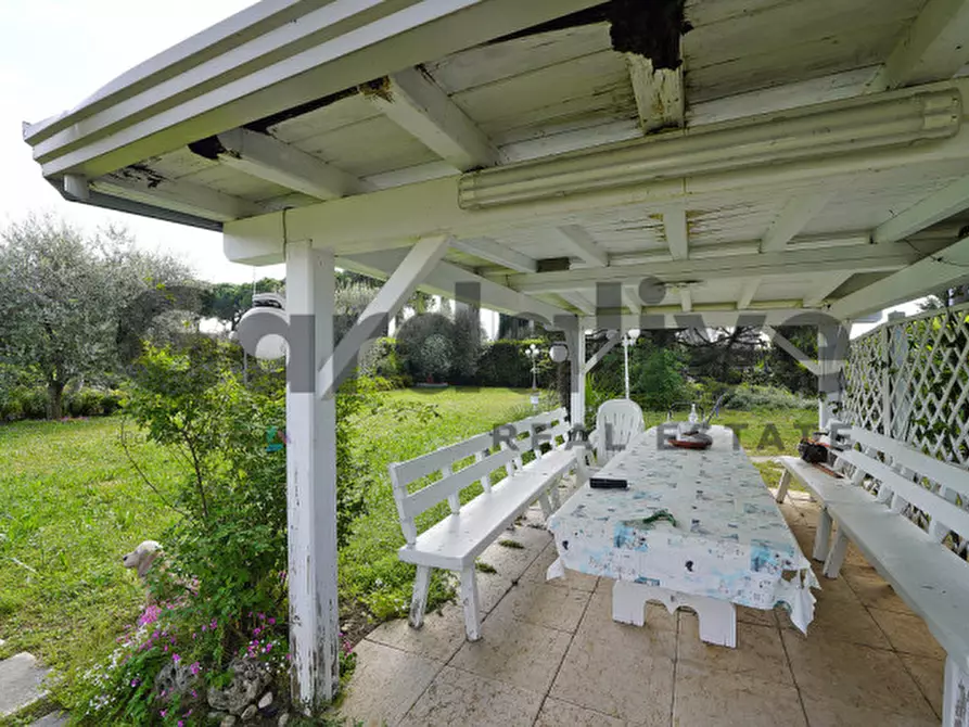Immagine 24 di Villa in vendita  a Padenghe Sul Garda