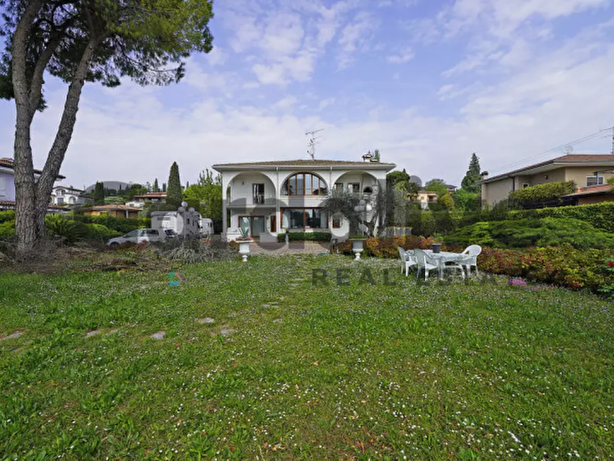 Immagine 25 di Villa in vendita  a Padenghe Sul Garda