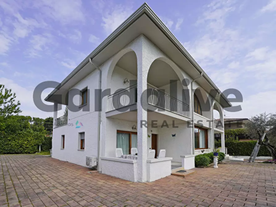 Immagine 27 di Villa in vendita  a Padenghe Sul Garda
