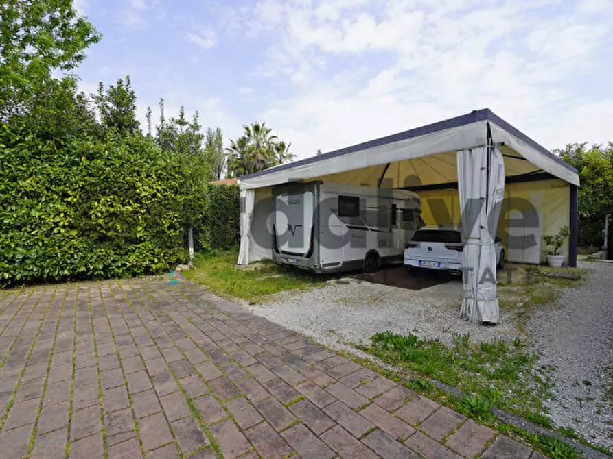 Immagine 28 di Villa in vendita  a Padenghe Sul Garda