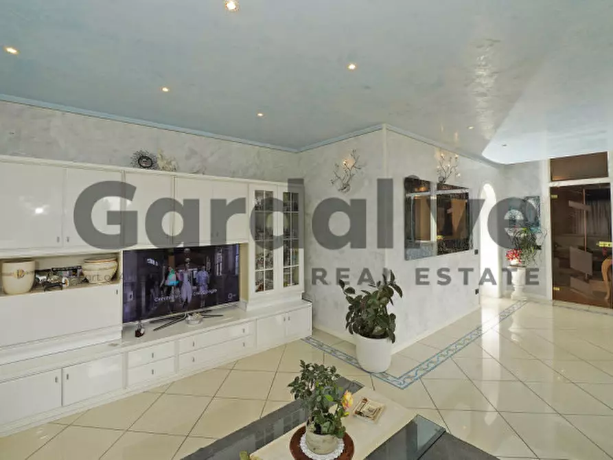 Immagine 35 di Villa in vendita  a Padenghe Sul Garda