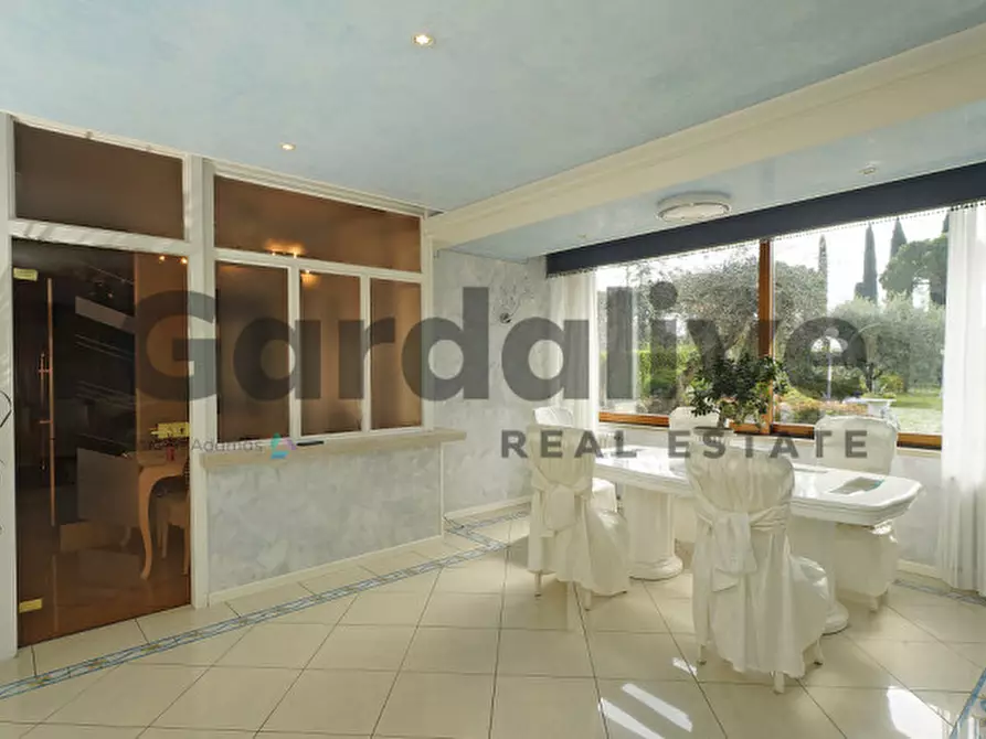 Immagine 37 di Villa in vendita  a Padenghe Sul Garda