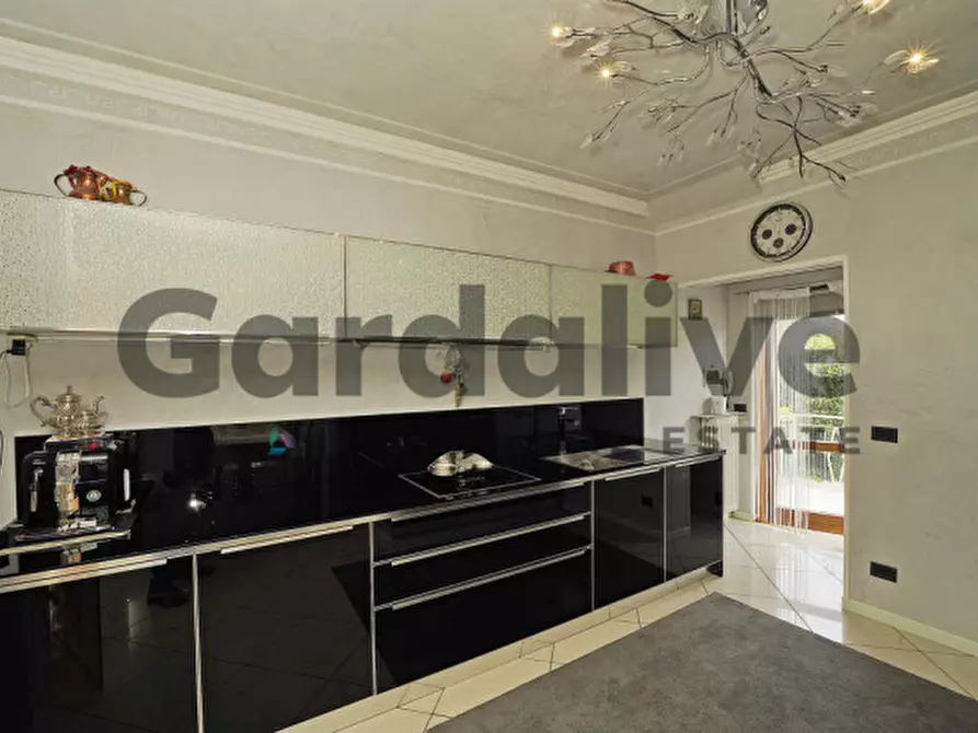 Immagine 38 di Villa in vendita  a Padenghe Sul Garda