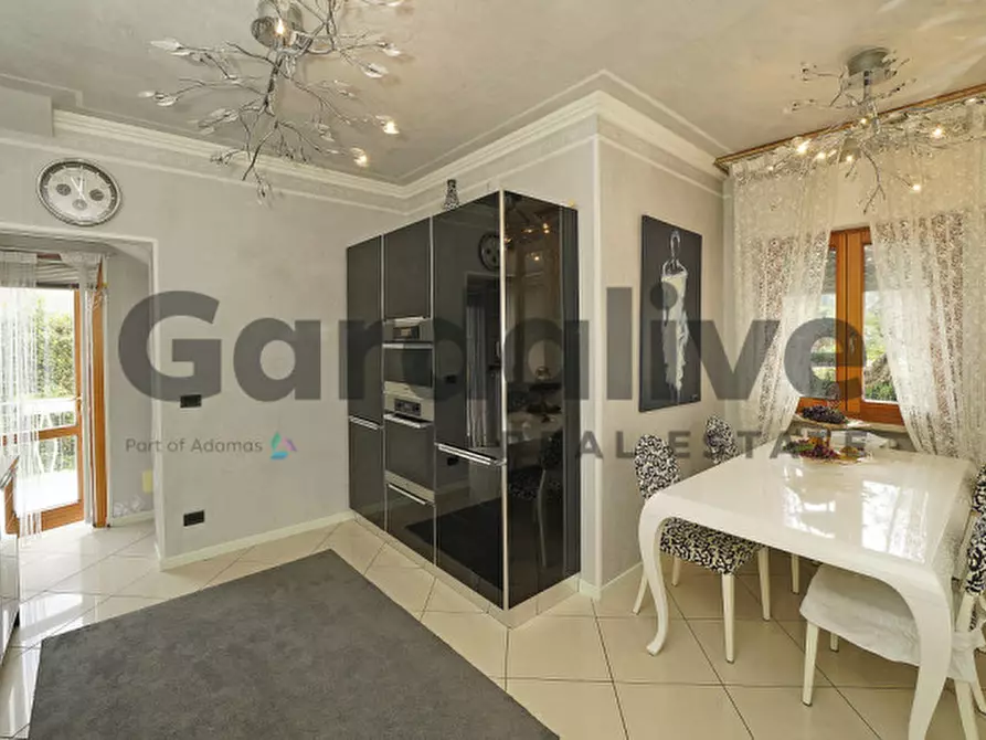 Immagine 39 di Villa in vendita  a Padenghe Sul Garda