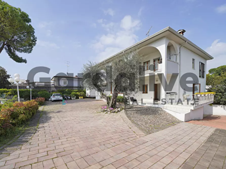 Immagine 51 di Villa in vendita  a Padenghe Sul Garda