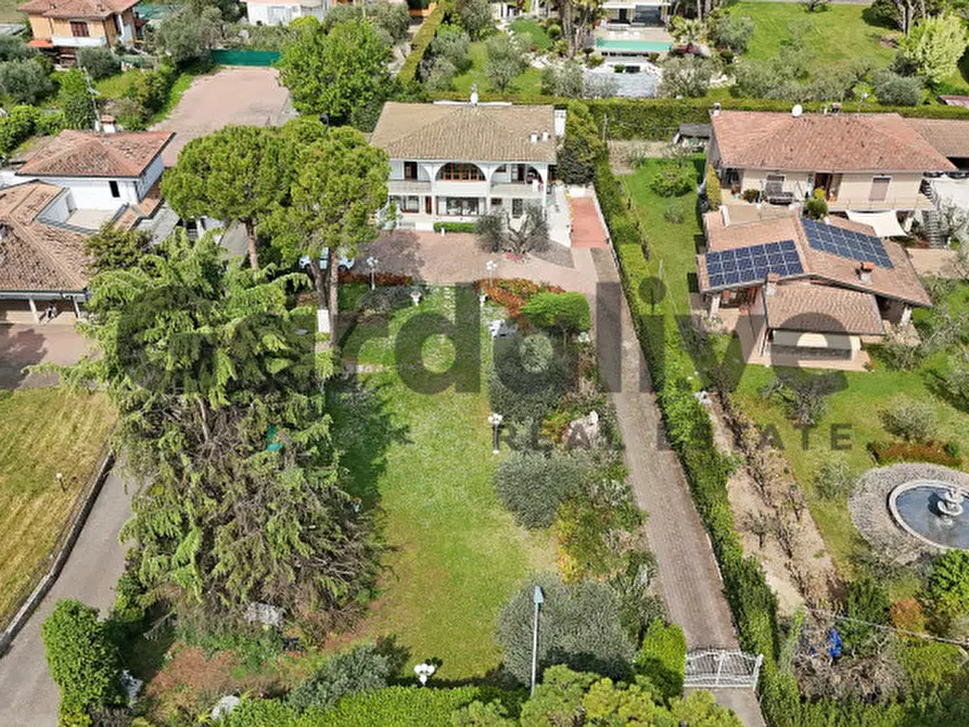 Immagine 52 di Villa in vendita  a Padenghe Sul Garda