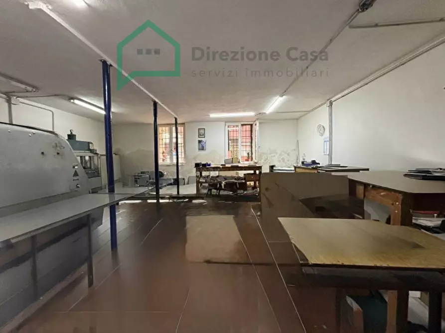 Immagine 11 di Negozio in vendita  in VIA ANDREA CANTELMO,23 a Napoli