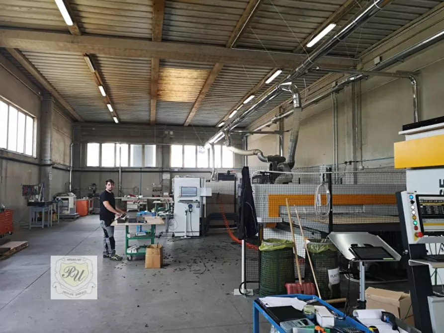 Immagine 3 di Capannone industriale in affitto  in VIA DELLE INDUSTRIE a Sant'elena