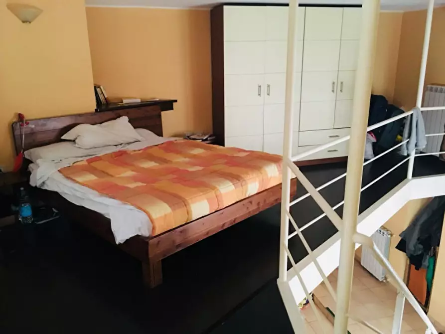 Immagine 2 di Appartamento in affitto  in Vico Montesanto 40 a Napoli
