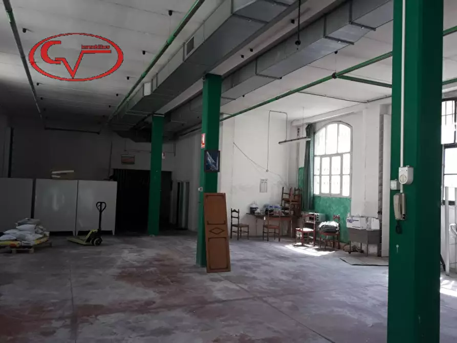 Immagine 3 di Negozio in affitto  a Montevarchi