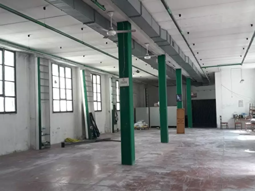 Immagine 4 di Negozio in affitto  a Montevarchi