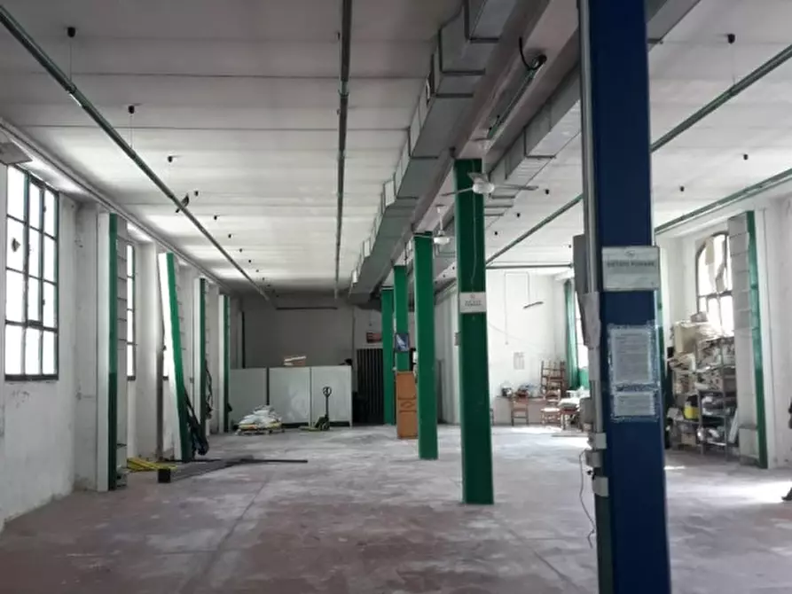 Immagine 5 di Negozio in affitto  a Montevarchi