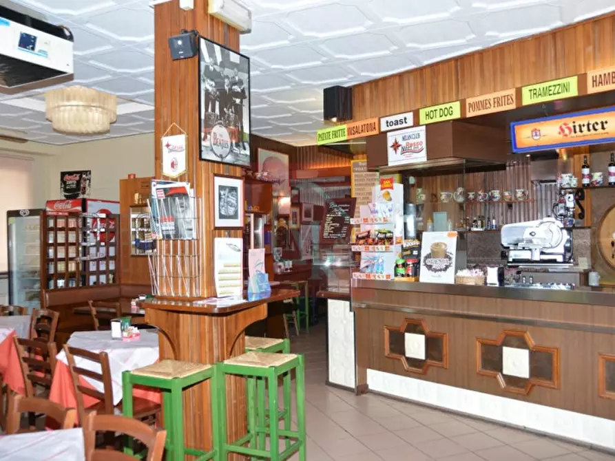 Immagine 4 di Attività commerciale in vendita  a Grado