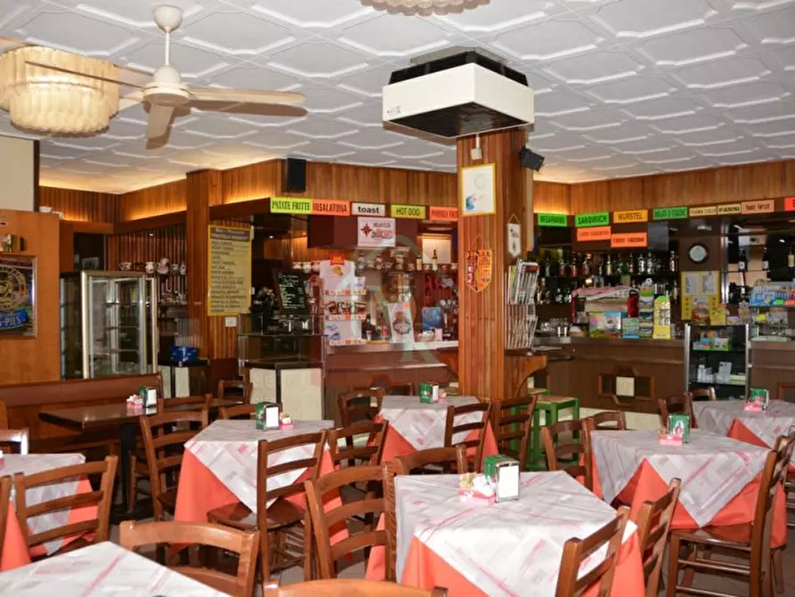 Immagine 7 di Attività commerciale in vendita  a Grado