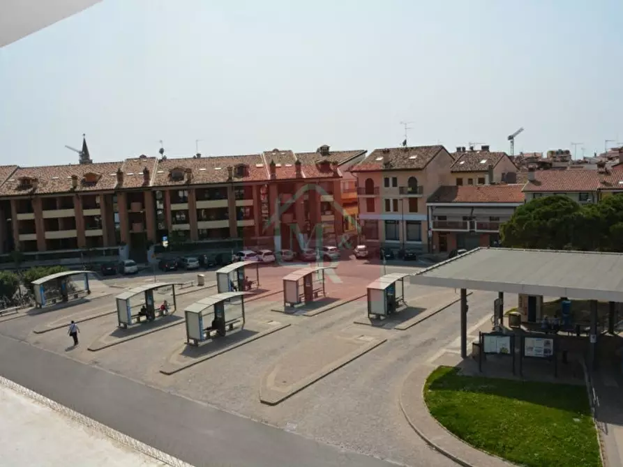 Immagine 33 di Attività commerciale in vendita  a Grado