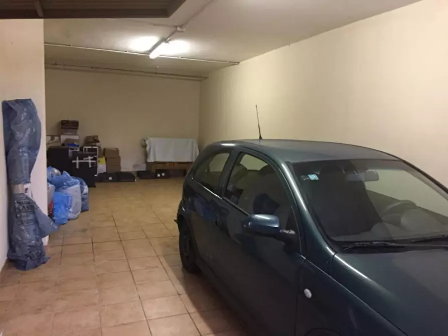 Immagine 1 di Garage in vendita  in via tonale 18 a Volpiano