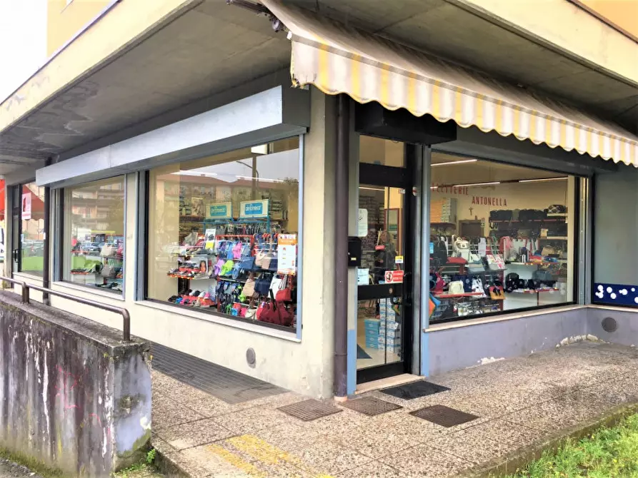 Immagine 1 di Negozio in vendita  in Via Albinoni a Vicenza