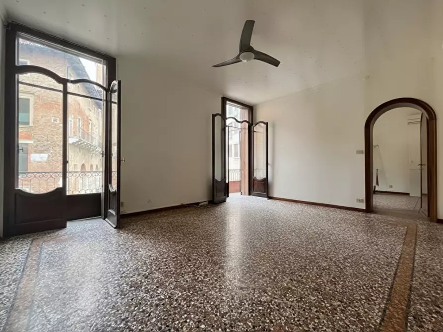 Immagine 1 di Appartamento in affitto  in piazza delle erbe 19 a Vicenza